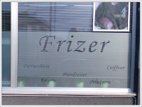 Izdelava in izrez peskanih nalepk za Frizerski salon